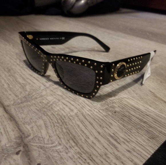 Versace sunglasses - Picture 1 of 2